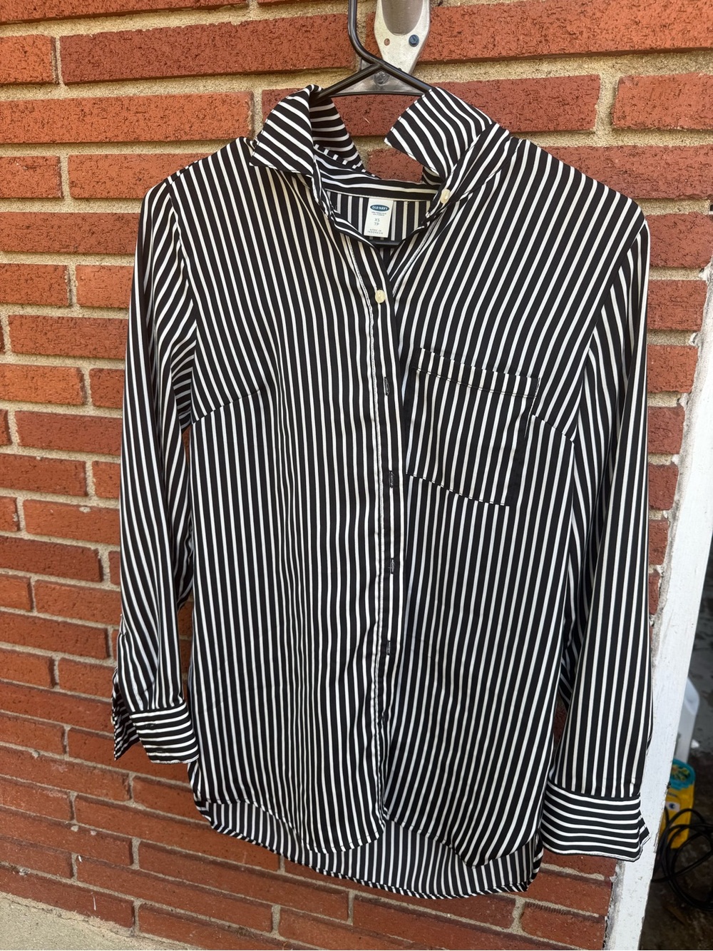 Old Navy Black & White Vertical Stripe Button-Down Shirt